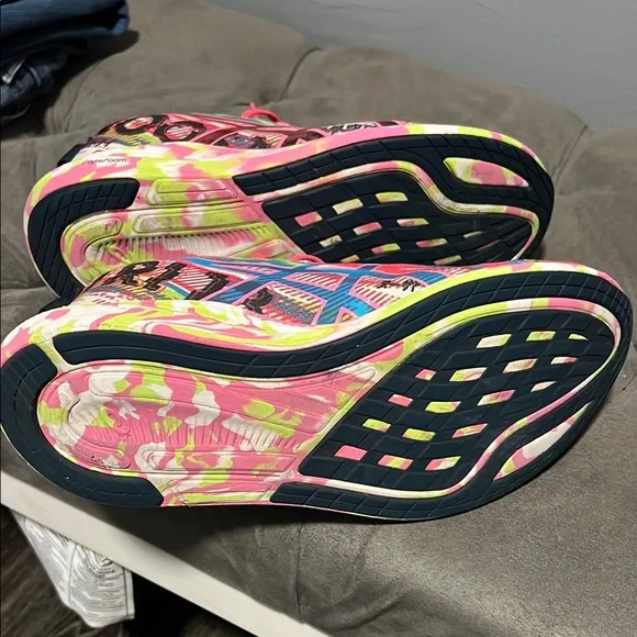 Colorful Women's Athletic Shoes - Picture 4 of 4